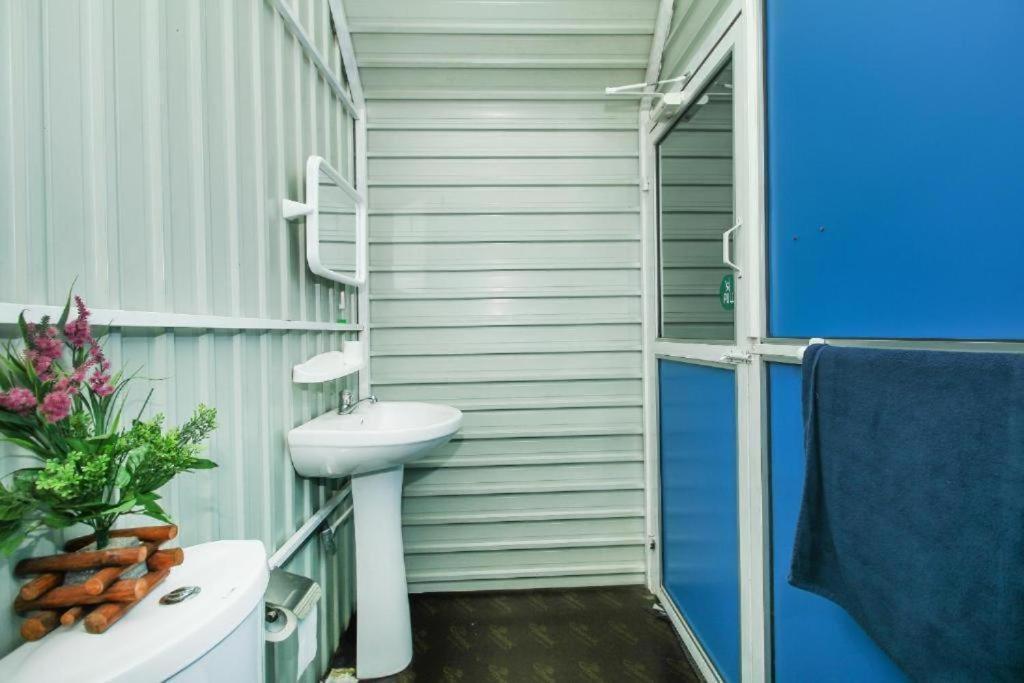 A4 Hostel Colombo Airport - Eco Lodge - Free Pickup & Drop 卡图纳耶克 外观 照片
